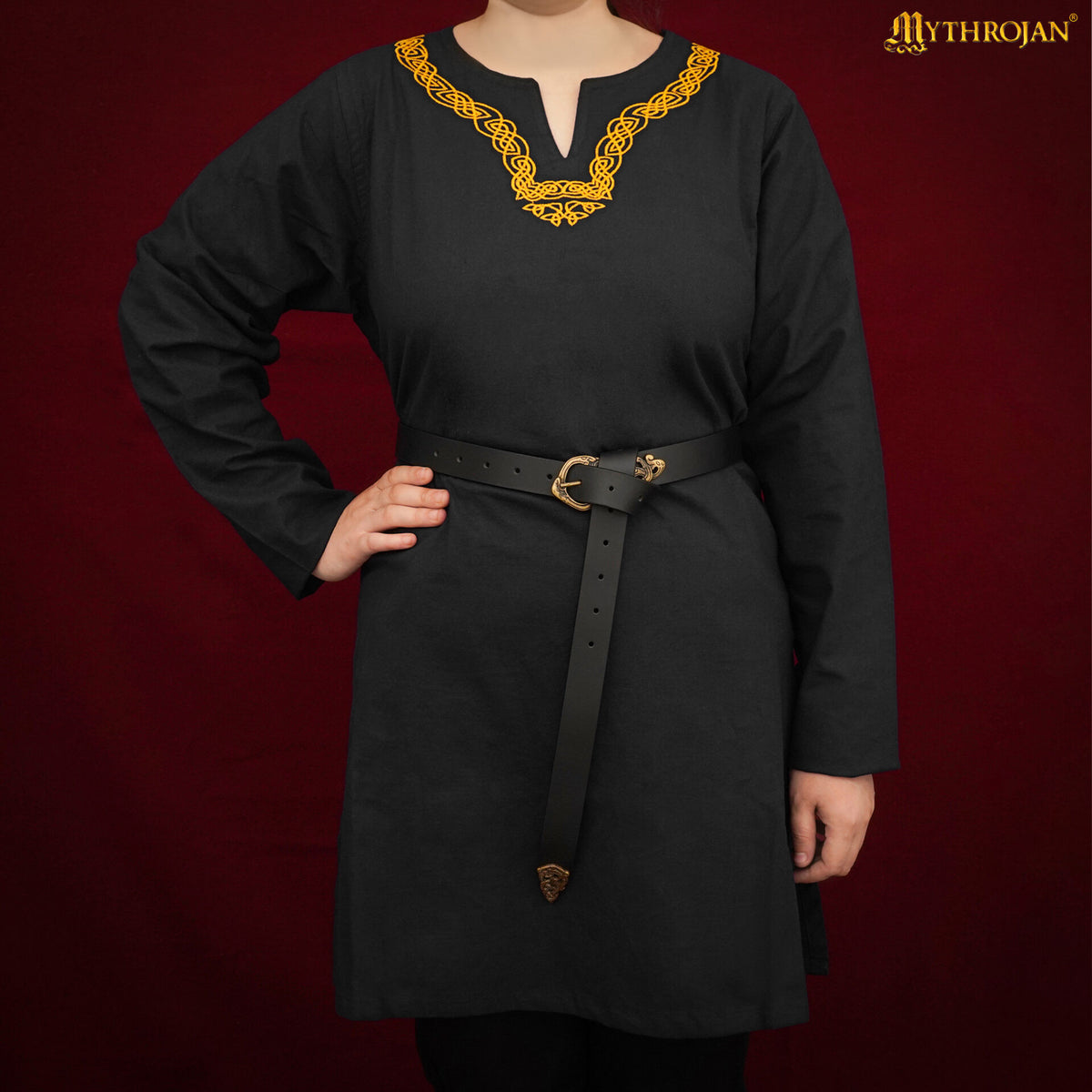 Túnica vikinga en algodón manga larga cuello bordado, color negro