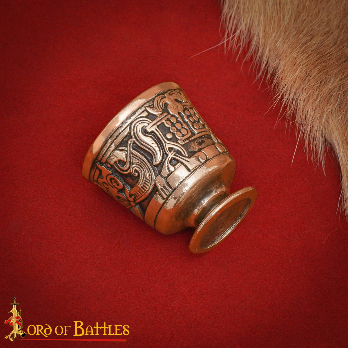 Copa pequeña medieval Siglo XII en bronce envejecido