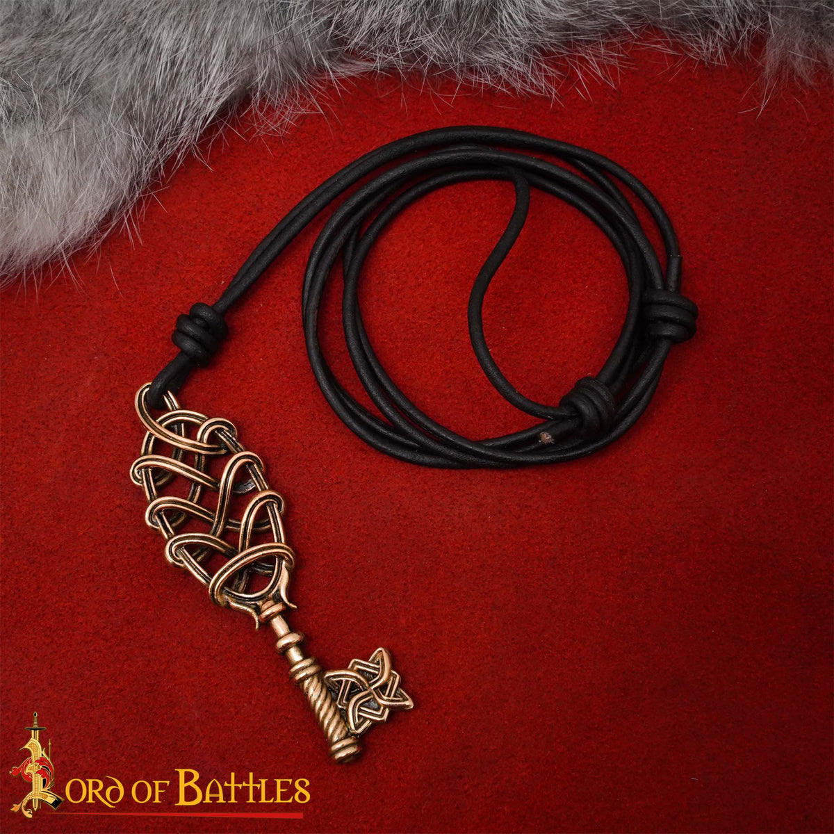 Colgante vikingo en forma de llave en bronce fundido