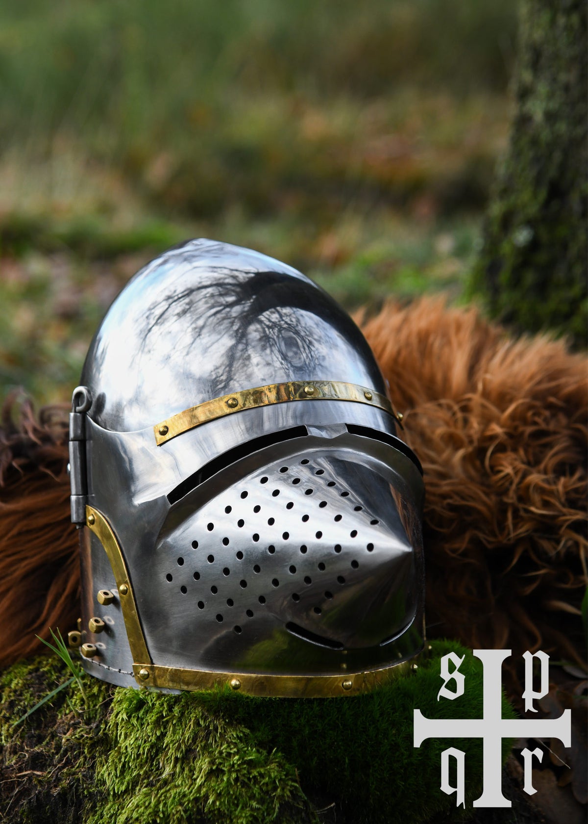 Bacinete medieval tipo Houndskull, S. XIV