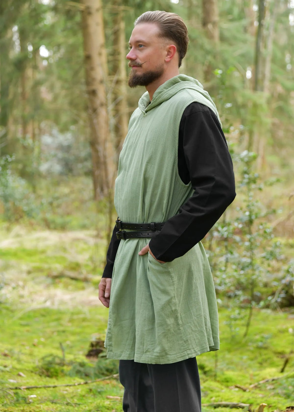 Túnica medieval sin mangas con capucha modelo Malric, color verde