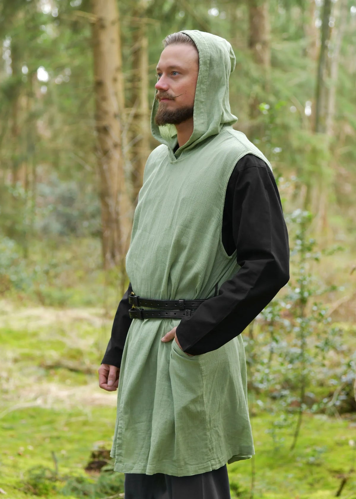 Túnica medieval sin mangas con capucha modelo Malric, color verde