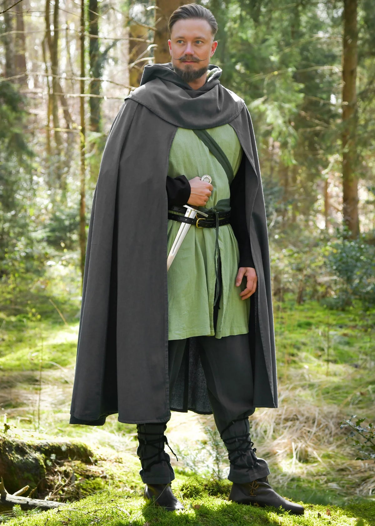 Túnica medieval sin mangas con capucha modelo Malric, color verde