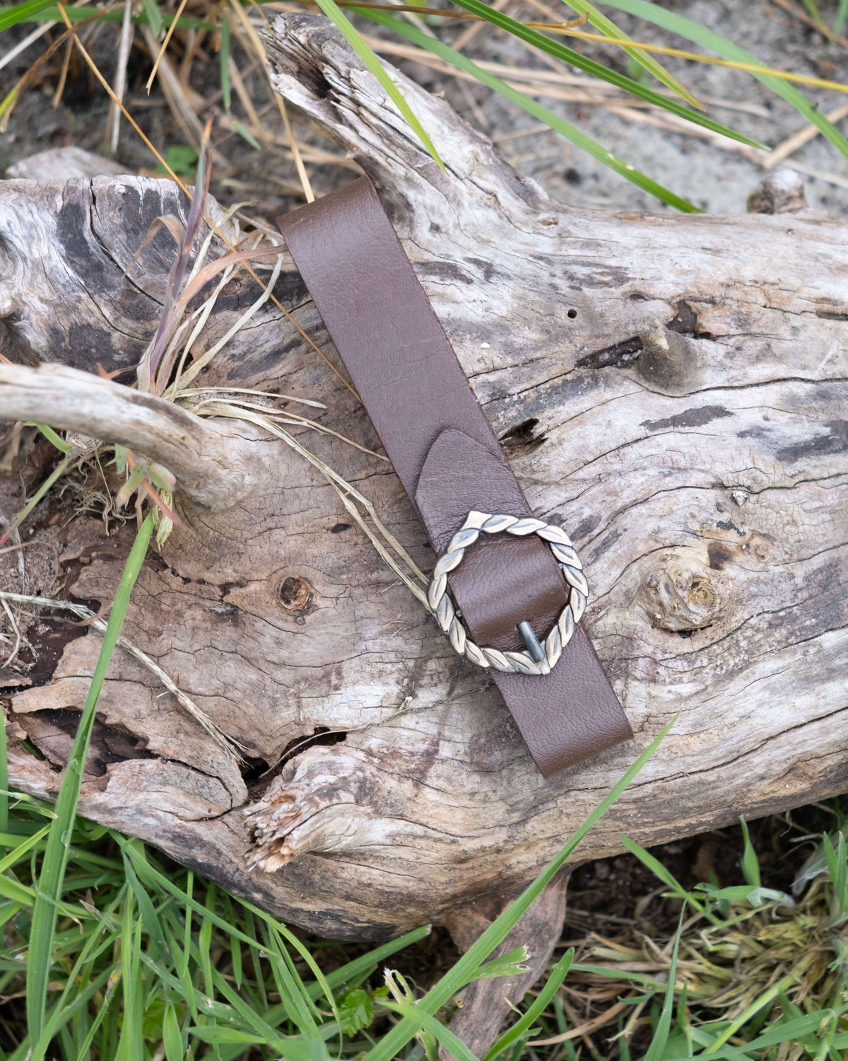 Tahalí medieval cuero marrón para cinturón, modelo Nyana