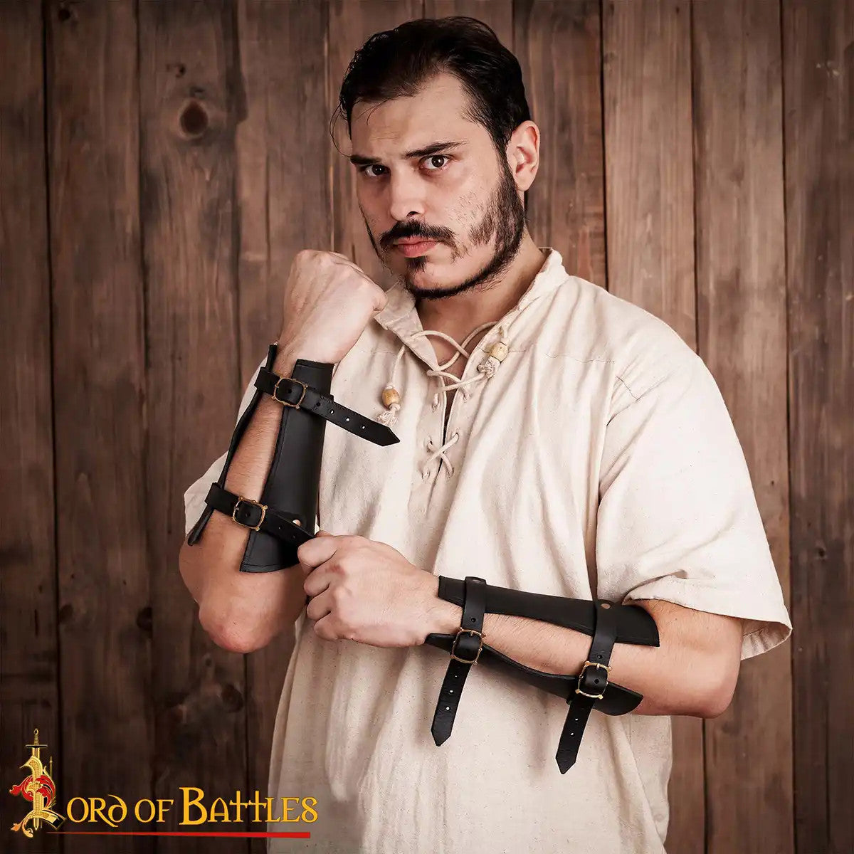 Protector medieval de brazo para arqueros, en cuero negro