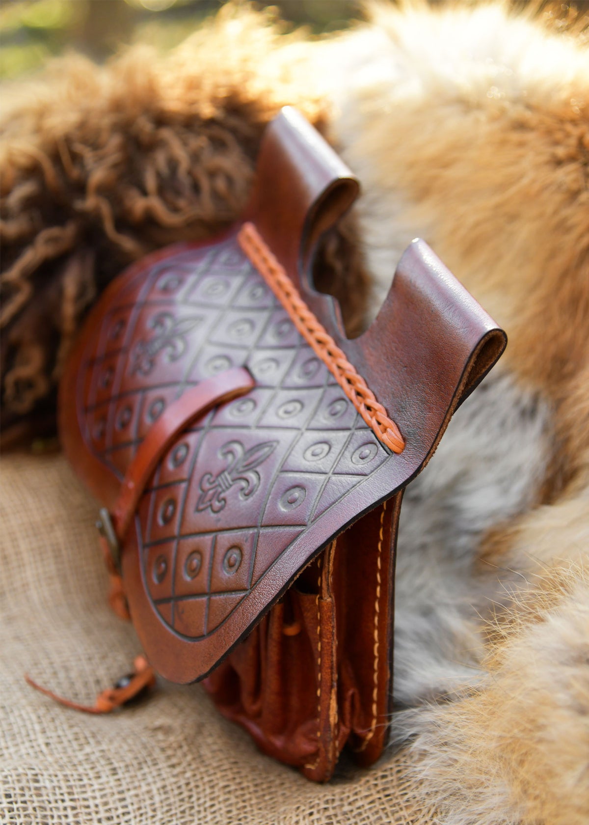 Bolso riñonera medieval Dordrecht en cuero marrón, siglos XIV-XV