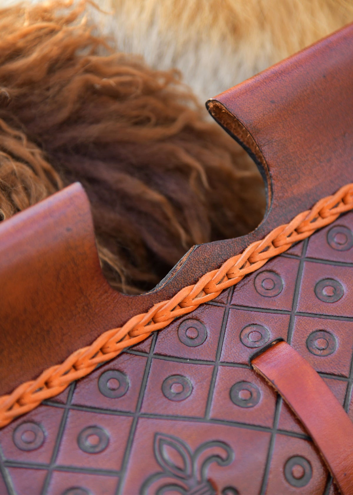 Bolso riñonera medieval Dordrecht en cuero marrón, siglos XIV-XV