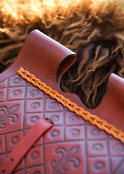 Bolso riñonera medieval Dordrecht en cuero rojo, siglos XIV-XV