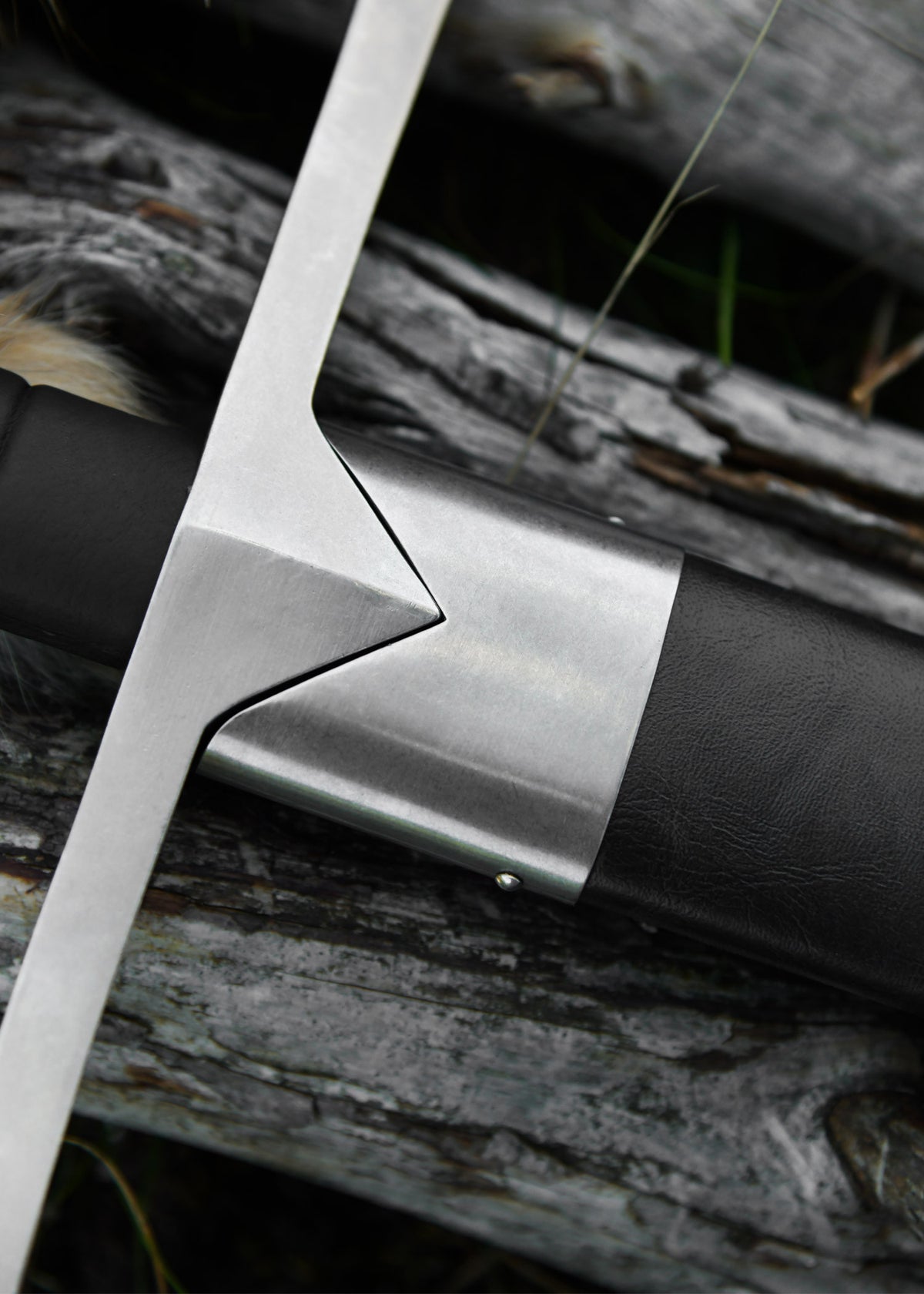 Espada Irlandesa de Mano y Media, Legacy Arms