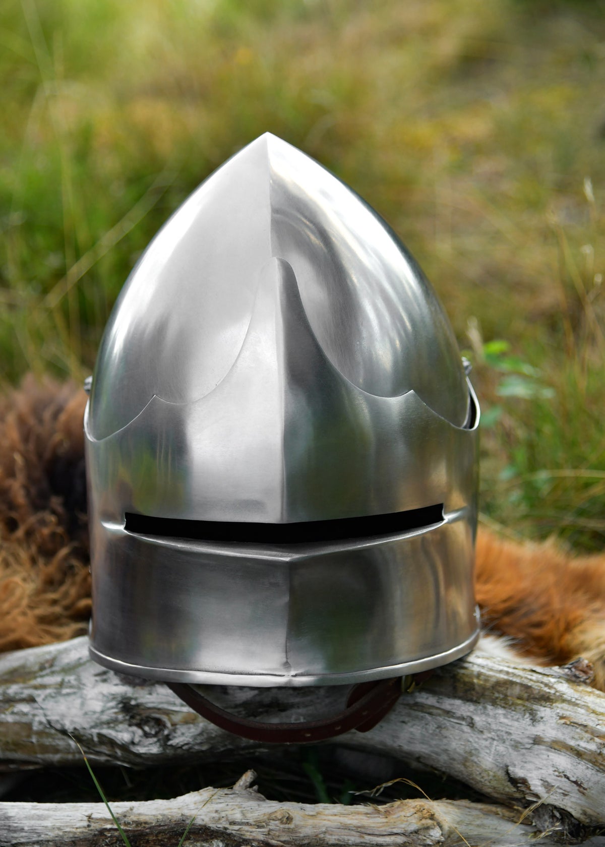 Casco Sallet Inglés en acero con forro interior - Siglo XV