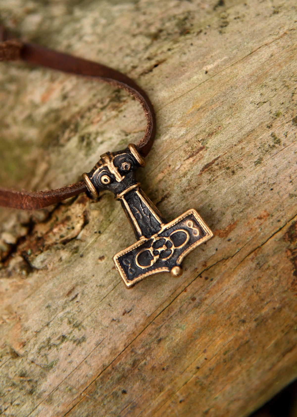 Colgante vikingo en bronce diseño martillo de Thor