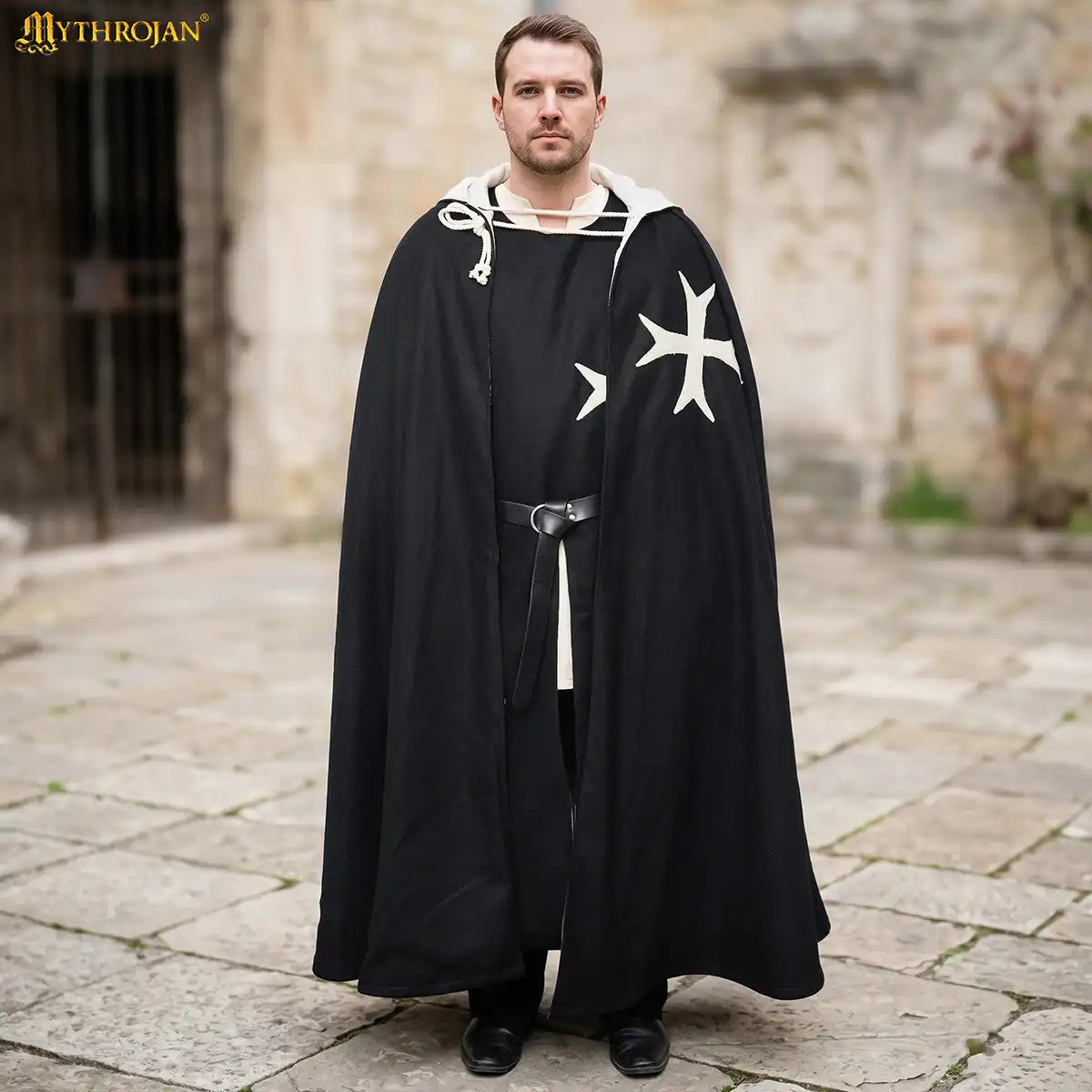 Capa medieval de los Caballeros Hospitalarios, en lana