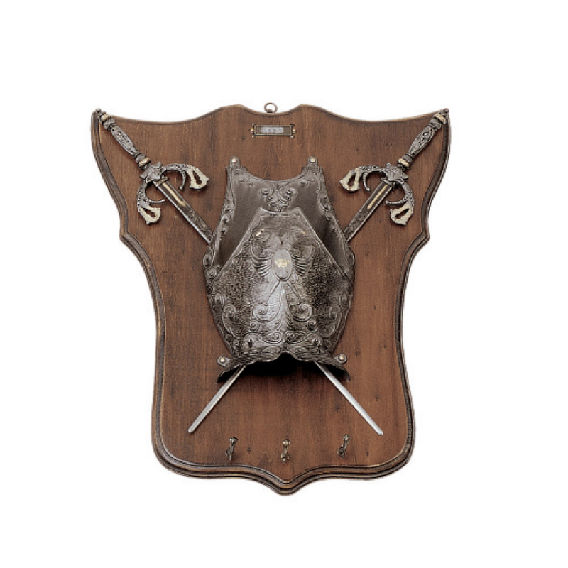 Panoplia medieval, tipo llavero, con 2 espadas y escudo (43x48 cm.)