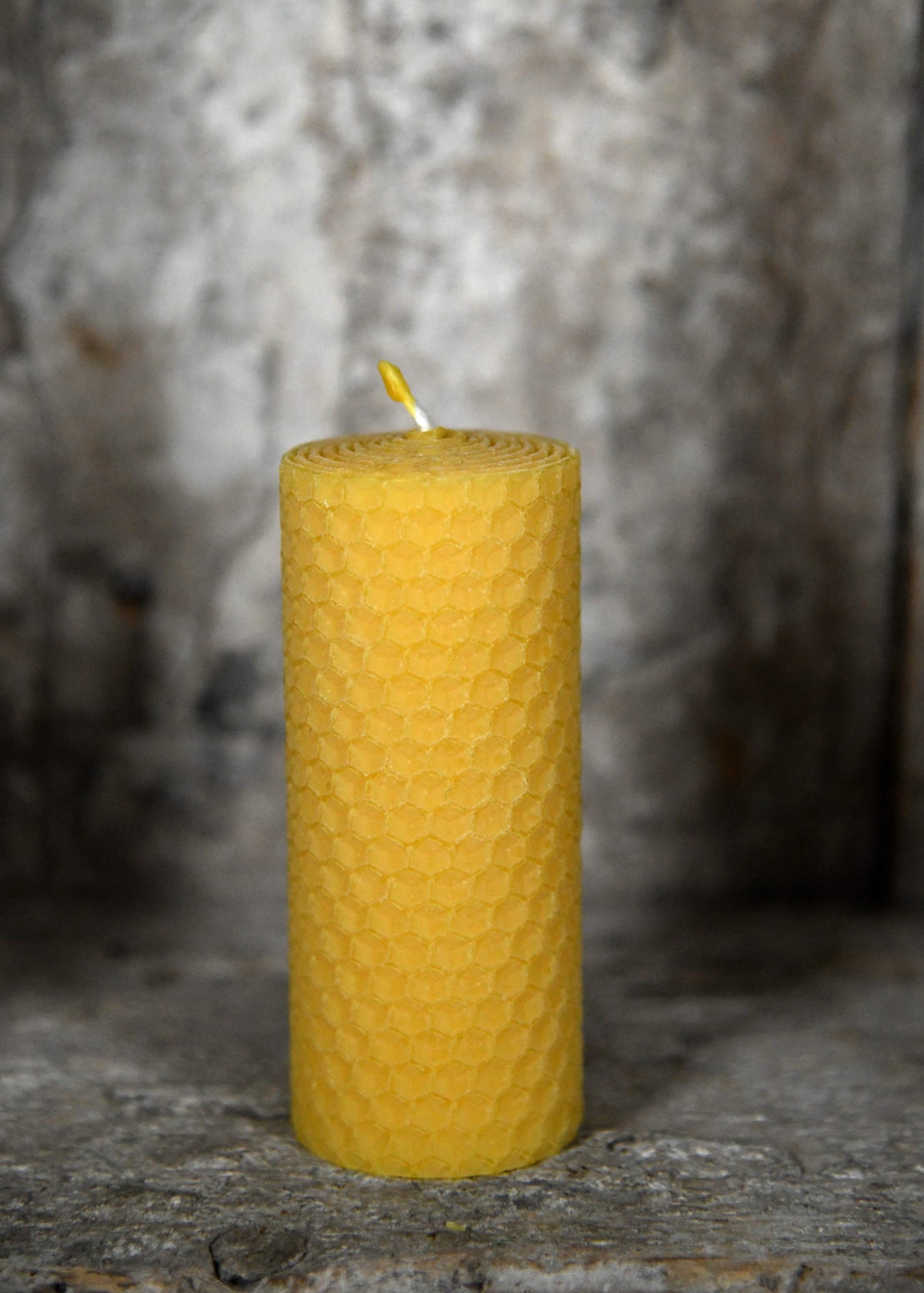Vela de pilar de cera de abejas, 6 horas. (10x4 cm.)