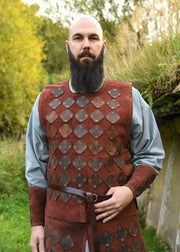 Peto medieval cuero modelo Vidar, color marrón