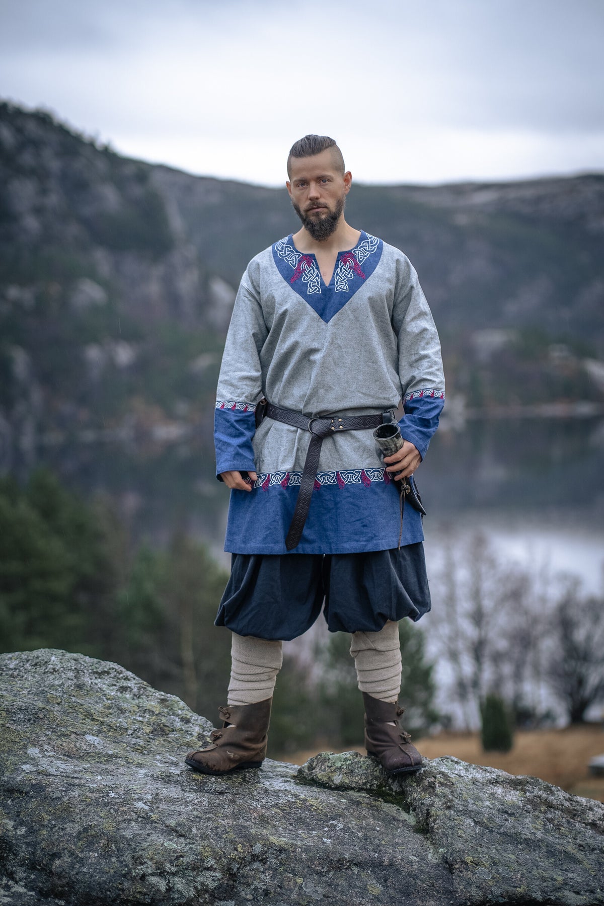 Túnica Vikinga Freydis en Azul-Gris