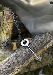 Bacinete de hocico de sabueso s. XIV, acero 2 mm.
